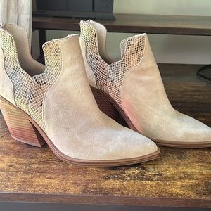 VINCE CAMUTO Gannilla Pointed Toe Leather Cutout Booties